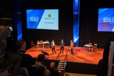 Afbeelding 1 – Aftrap van het plenaire programma